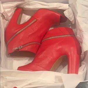 Maison Martin Margiela Leather Zipper Booties 38